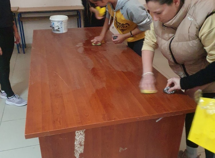 Cleaning School Indoor Environments with Natural Products Free of Pesticides and Other Chemicals