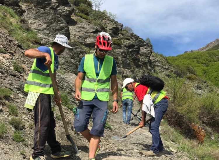 Along the works on the Hinoskë-Ilnicë-Melan trail