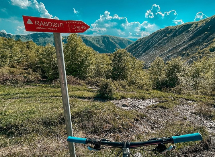 Anxhi is an influencer selected by the project to promote mountain cycling, mountain trails, guesthouses, nature and the locations where the project is implemented.</strong></p>