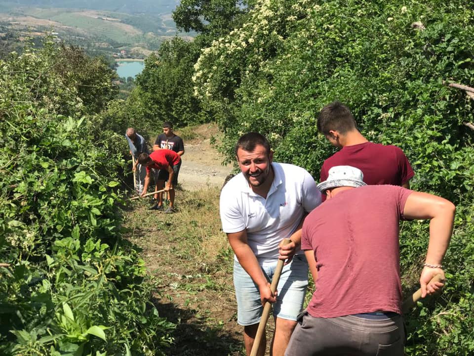 Volunteer Trail Building