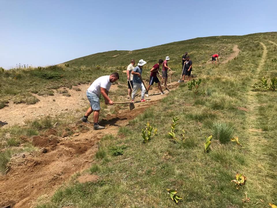Volunteer Trail Building