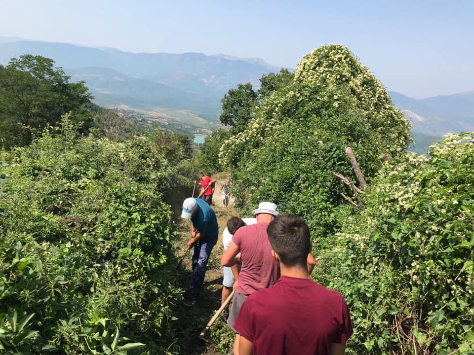 Volunteer Trail Building